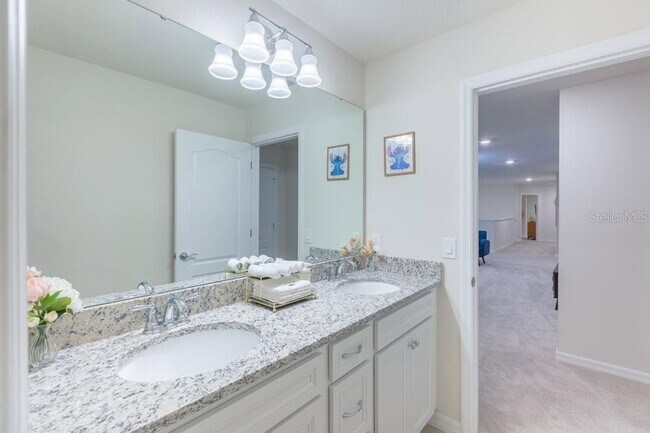 Building Photo - 7215 Oakmoss Loop