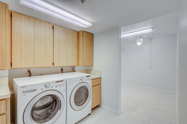 Building Photo - 901 Seafarer Cir