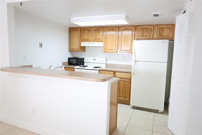 Building Photo - 6845 SW 45th Ln