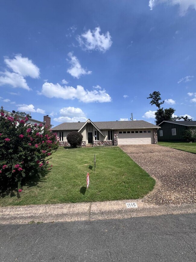 Building Photo - 1115 Briar Creek Rd