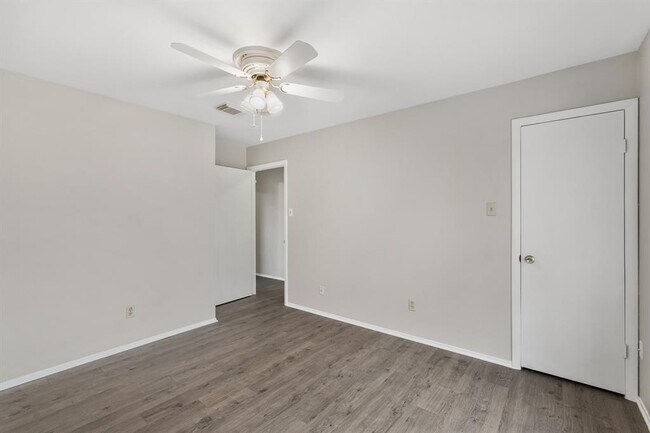 Building Photo - 10814 Sugar Hill Dr