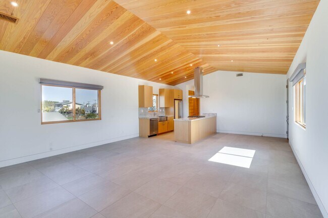 Building Photo - Ultra Luxury Guest House w/Private 200sf B...