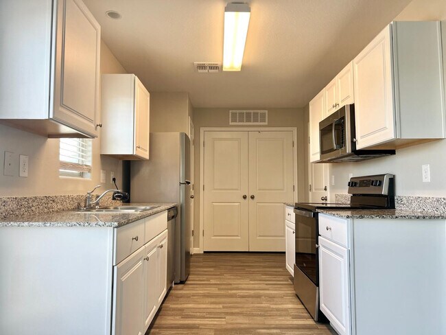 Building Photo - 1660 S Wooten St