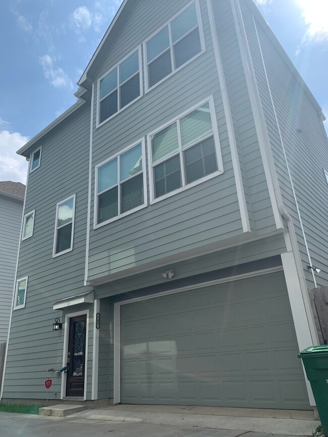 Building Photo - 709 Link Rd