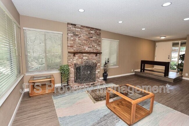 Building Photo - 6913 Navarro Ct