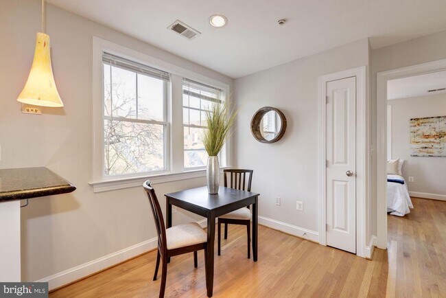 Dining area - 1927 3rd St NE