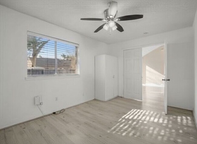 Building Photo - 4522 Alamo Ave