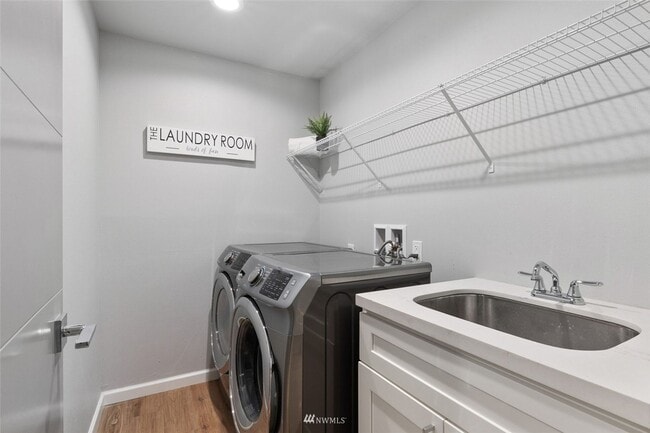 Building Photo - CLICK "REQUEST A TOUR" NOW!