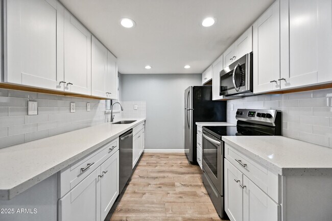 Building Photo - 6480 N 82nd St