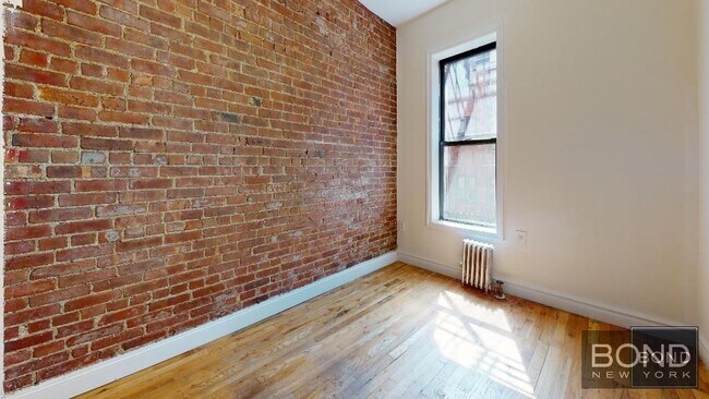 Building Photo - 312 E 91st St