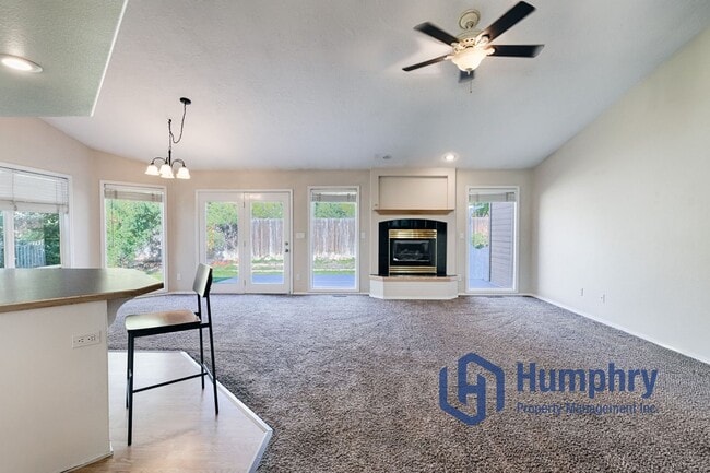 Building Photo - Charming home minutes from Settler's Park