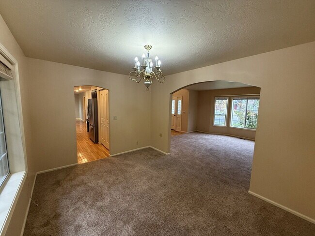 Building Photo - 2225 Marie Ln