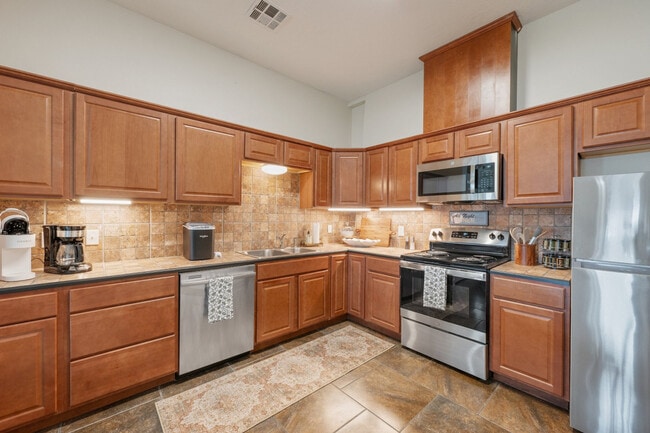 Building Photo - 6166 Imperial Loop Dr