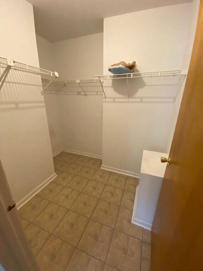 Building Photo - 522 S.Kerr #81