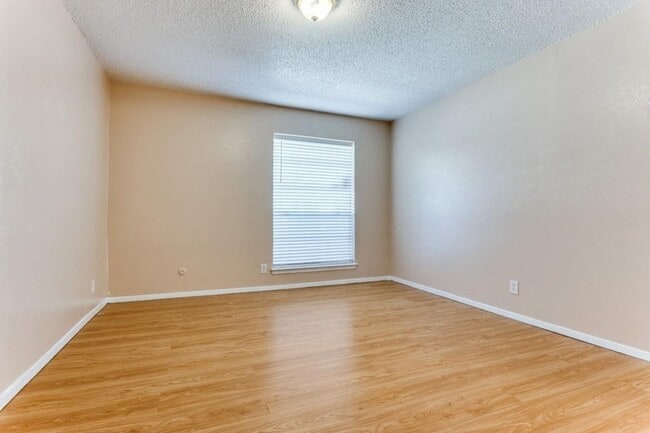 Building Photo - 919 S Weatherred Dr