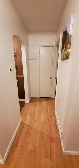 Building Photo - 990 S 500 W