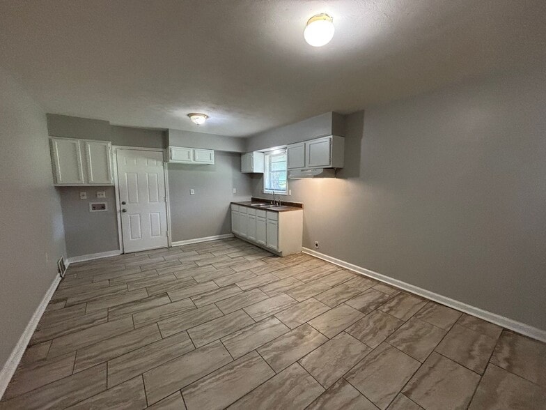 Building Photo - 2771 Northmeade Ave