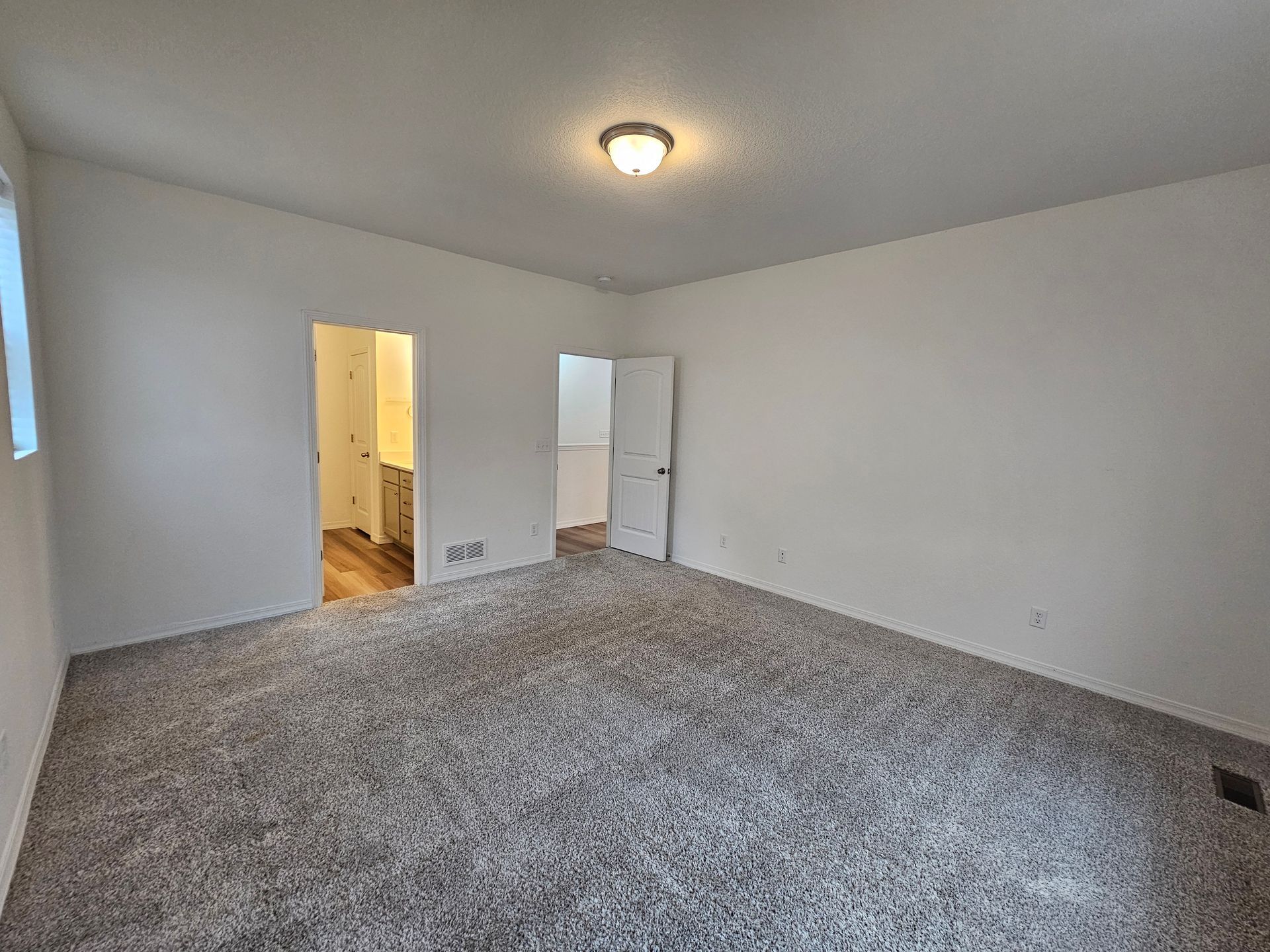 Building Photo - 10450 Summer Ridge Dr