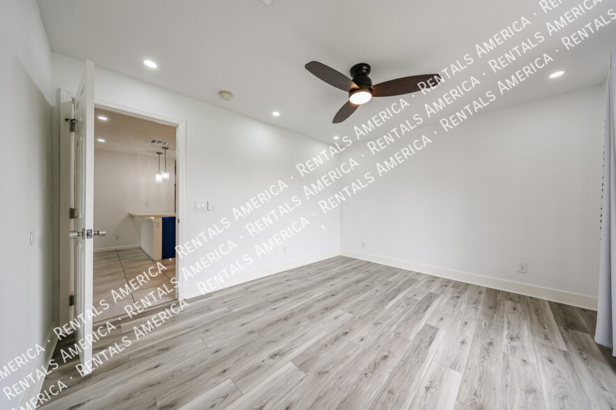 Building Photo - 3837 W Acapulco Ln