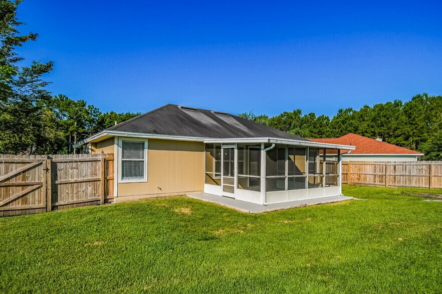 Building Photo - 2056 Eclipse Dr