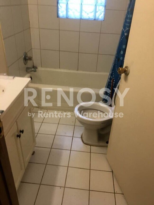 Building Photo - Wonderful 2BD / 1 BA DUPLEX  in Minneapolis Available 1/1/2024!