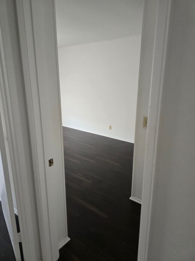Building Photo - BEAUTIFUL 4 BEDROOM 3 BATH HOUSE. MOVE IN ...