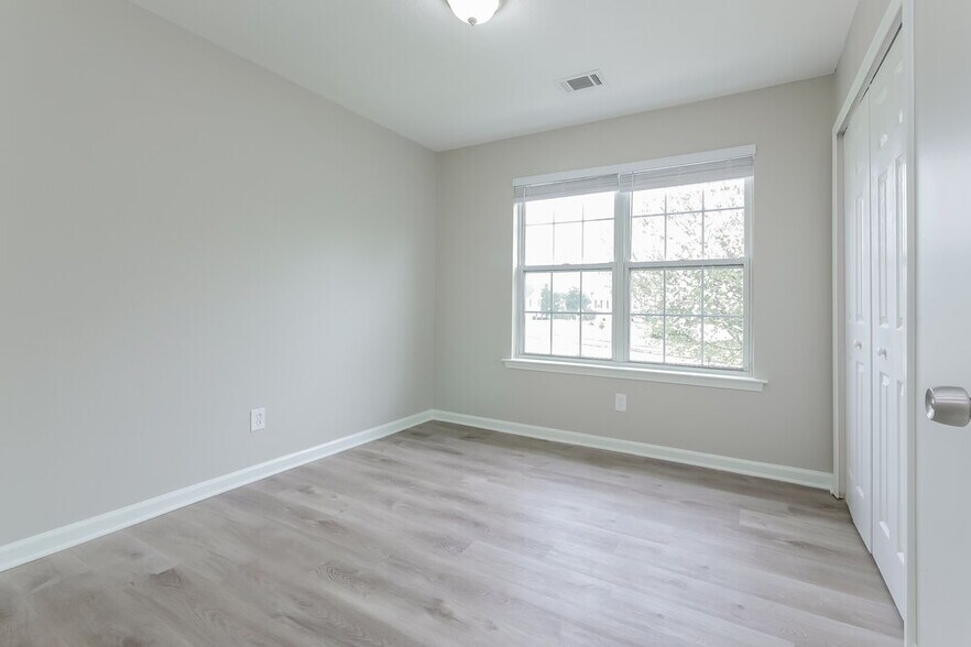 Building Photo - 1423 Buckingham Ct