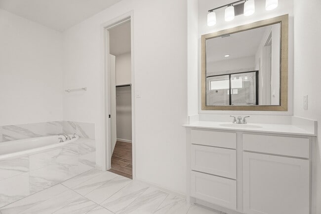 Building Photo - 4918 Morrison Dr