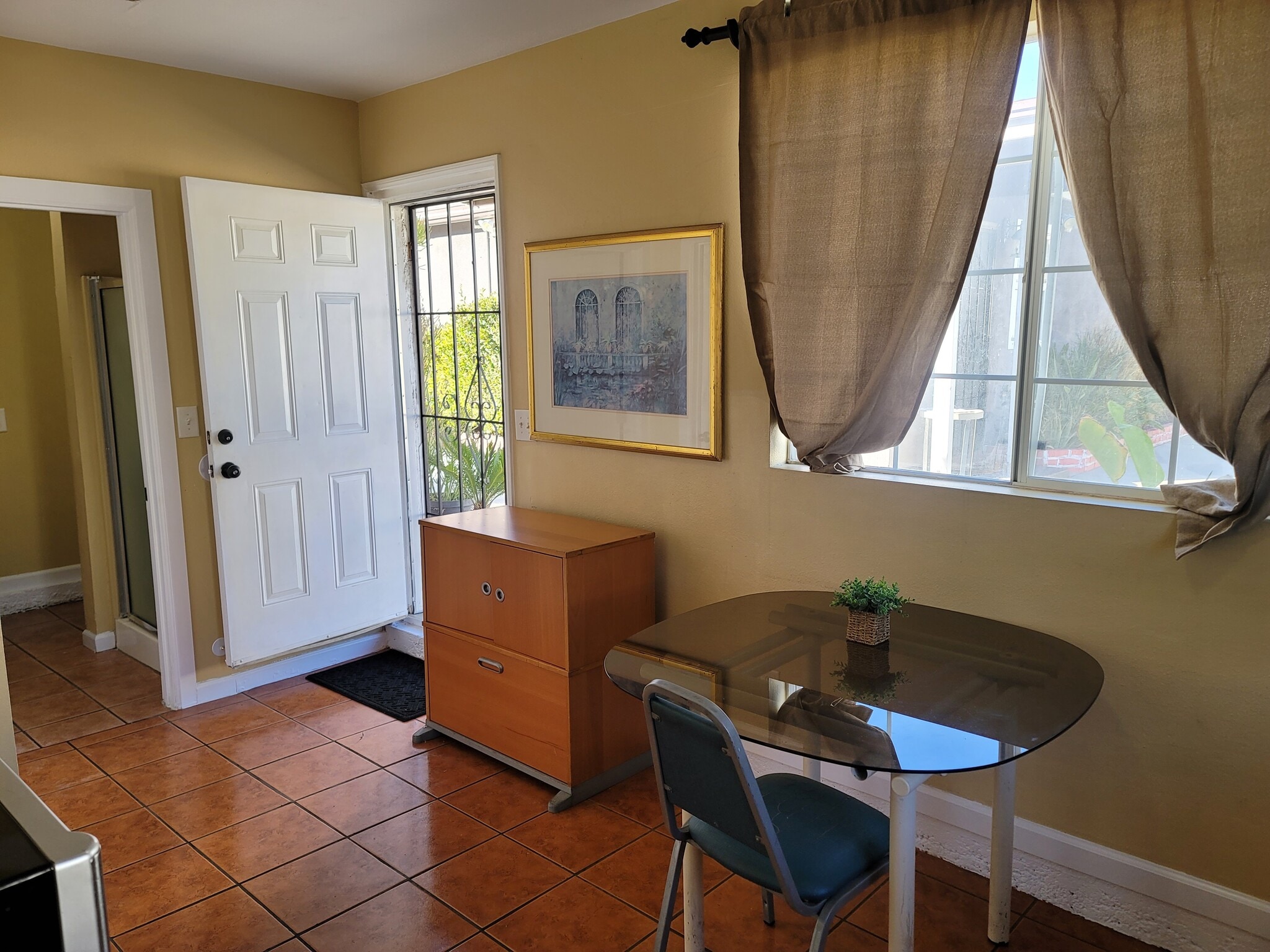 Building Photo - 12877 Glenoaks Blvd