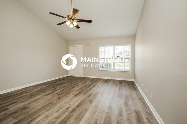 Building Photo - 3 Bedroom Pet-Friendly Home in La Vergne, TN with Main Street Renewal
