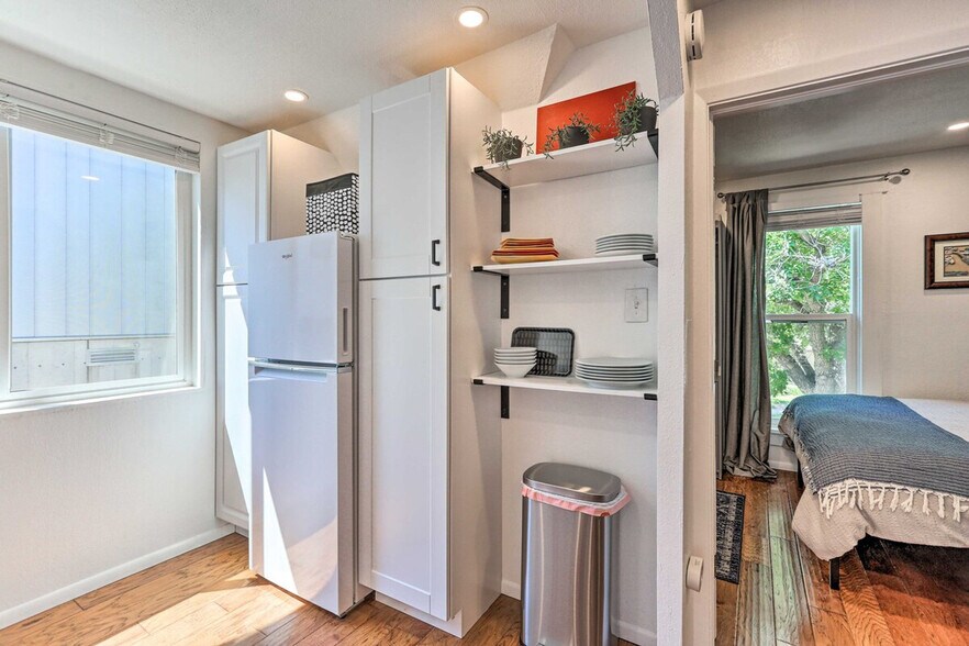 Building Photo - 420 Elati St