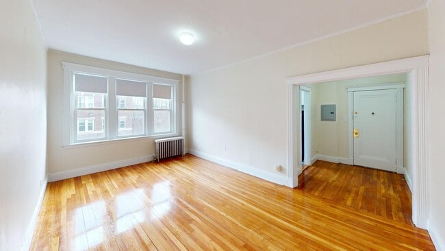 Building Photo - Avl 9/1 - No fee! Spacious 1BR near Cleveland Circle!