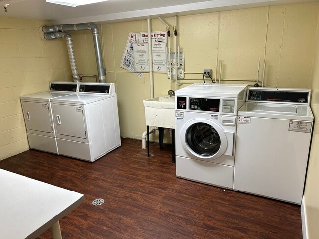 Building Photo - 9s120 Lake Dr