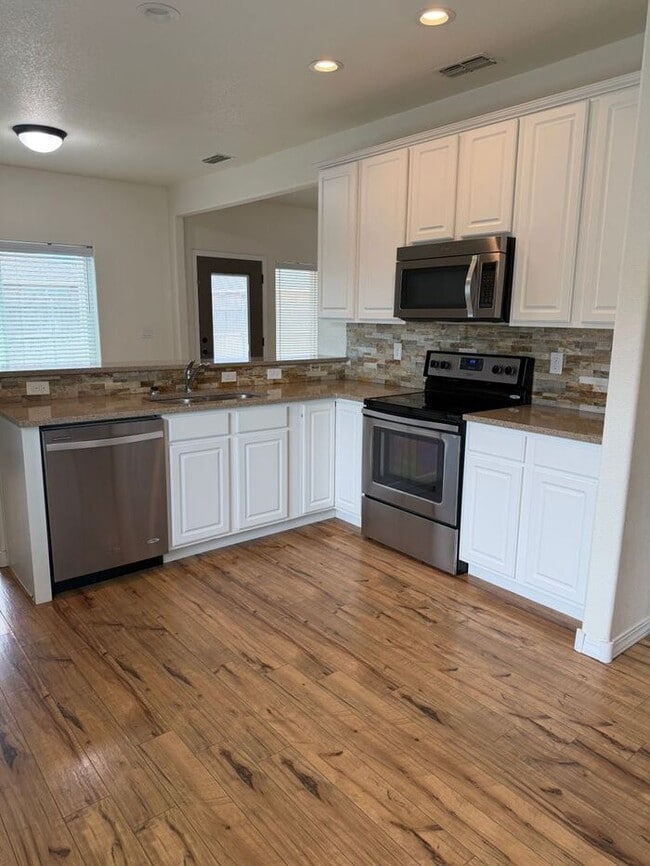 Building Photo - Beautiful Newly Renovated 3 Bedroom 2 Bath Home