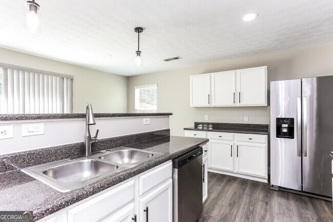 Building Photo - 2210 Valley Creek Dr