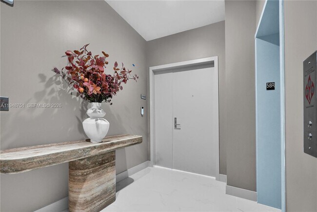 Building Photo - 700 NE 24th St