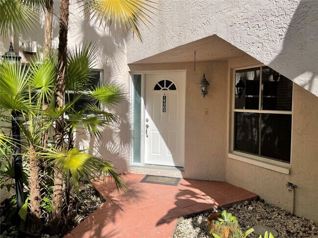 Building Photo - 14909 SW 15th St