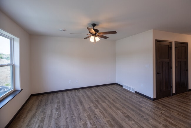 Building Photo - 1604 Eastside Cir