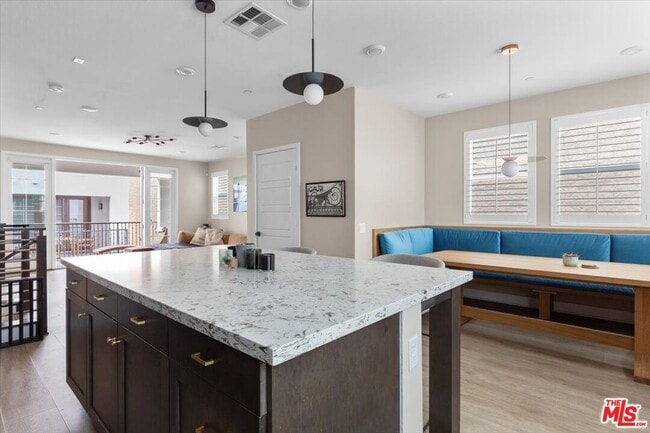 Building Photo - 127 Boeing Ln