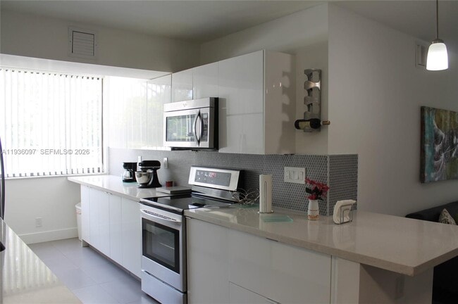 Building Photo - 9501 SW 1st Ct