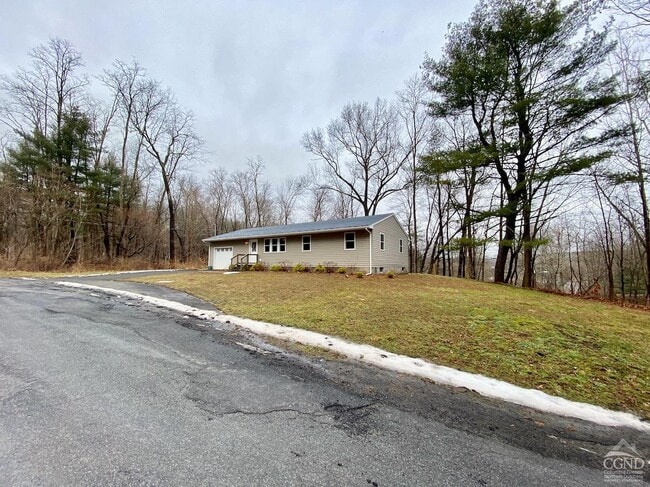 Building Photo - 62 Mahican Manor