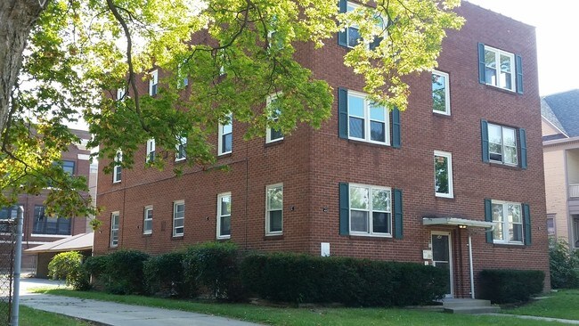 Primary Photo - 545 W Main St