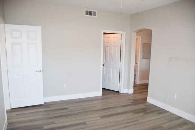 Building Photo - SUMMERLIN - AMBER RIDGE CONDO