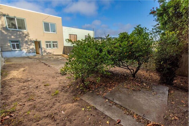 Building Photo - 279 Ramsell St