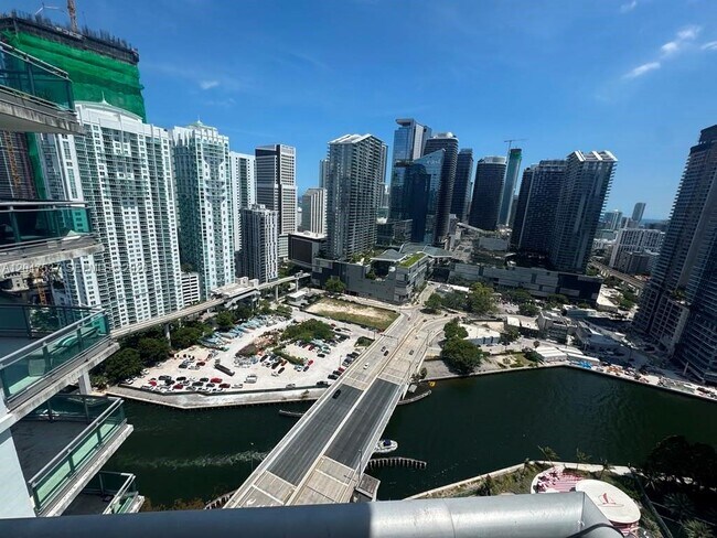 Building Photo - 350 S Miami Ave