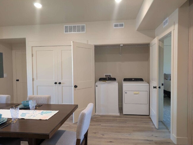 Building Photo - Quality 3 Bedroom 2 Bath