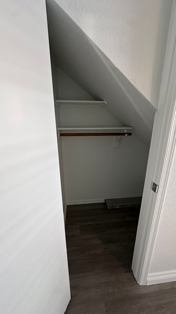 Building Photo - 2 bedroom townhome