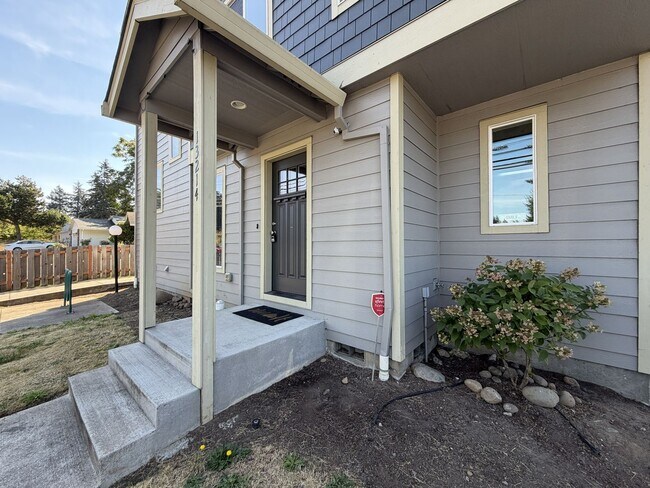 Building Photo - 13214 NE Glisan St