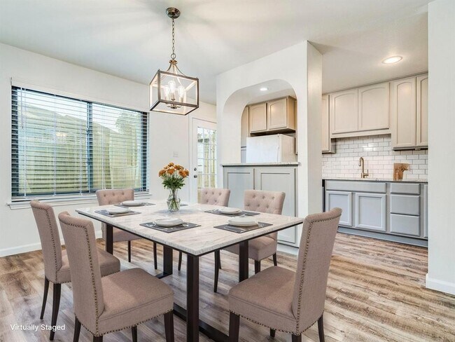 Building Photo - 8305 Summer Side Dr