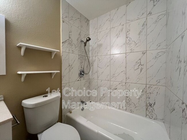 Building Photo - 1020 Pleasant Valley Ln